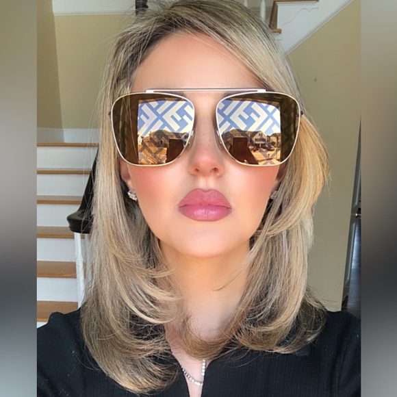 Stylish Gold Sunglasses - Picture 1 of 8